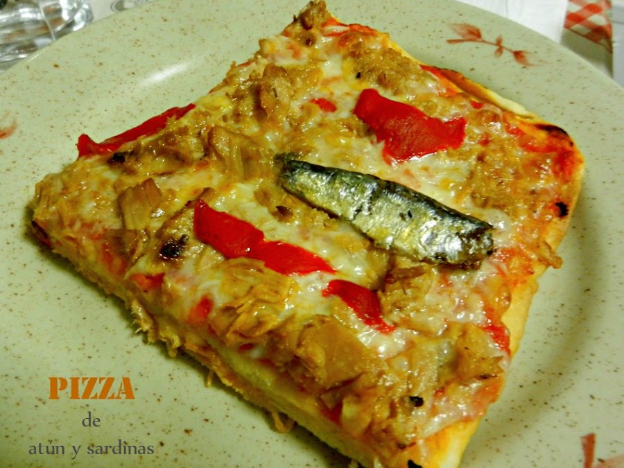 "Pizza de atún y sardinas"