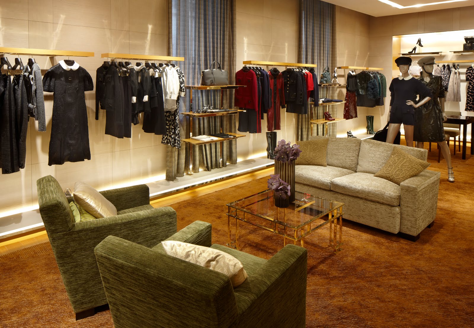 Nob: New Louis Vuitton Store Opening in Milan & &quot;Louis Vuitton: The Art of Fashion&quot;