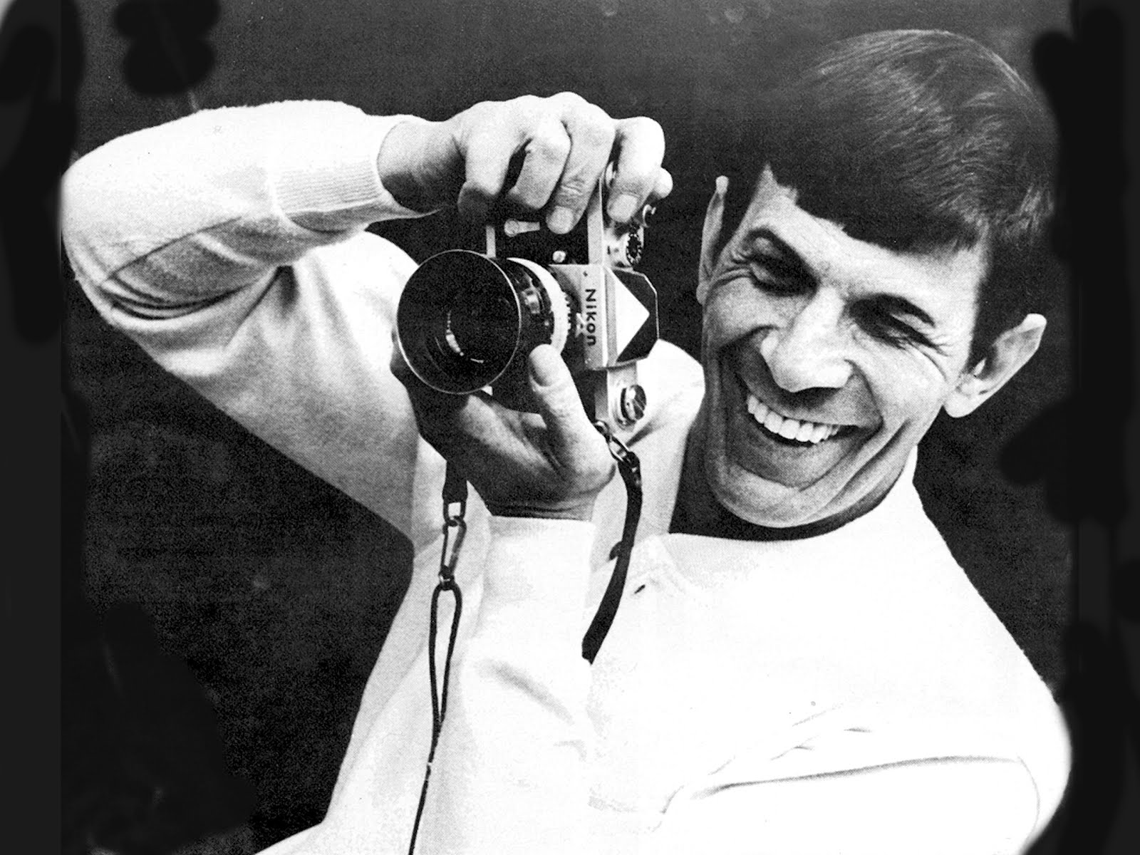 https://1.bp.blogspot.com/-4f-32rTH-7Q/TzKYPQkzsKI/AAAAAAAAA94/LNDQ32dQl3s/s1600/leonard-nimoy-wallpaper-7-736782.jpg