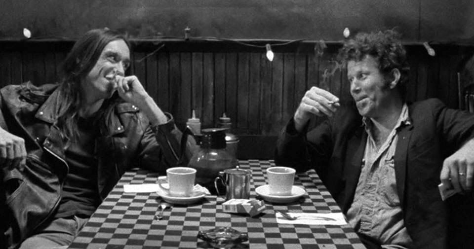 La recensione di "Coffee and Cigarettes", di Jim Jarmusch distribuito