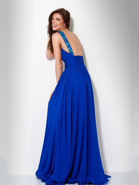 DressyBridal: Choose Backless Prom Dresses to Turn Heads