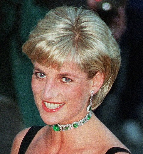 Royal Family Around the World: Princess Diana is the epitome of summer ...