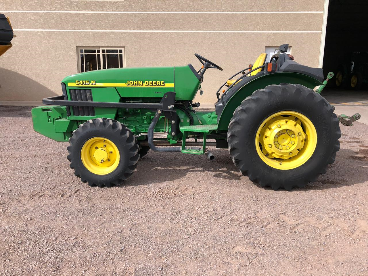 MAQUINARIA AGRICOLA INDUSTRIAL Tractor John Deere 5415 4x4, Angosto