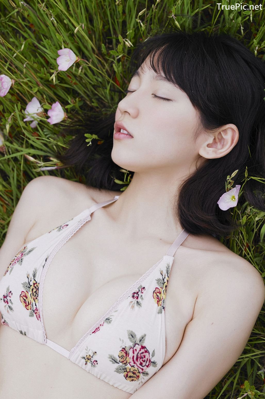 Image-Japanese-Actress-And-Model-Riho-Yoshioka-Pure-Beauty-Of-Sea-Goddess-TruePic.net- Picture-127