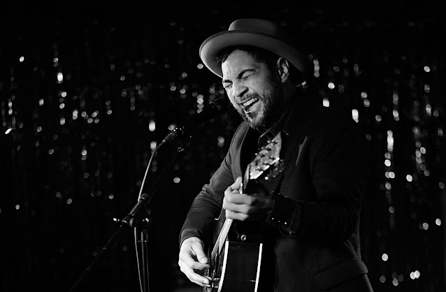 Jesse Daniel Edwards performing Bowery Vault, Nashville photographer Sarah Bello