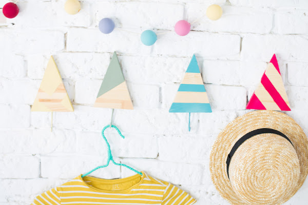 Perchero infantil triángulo diy