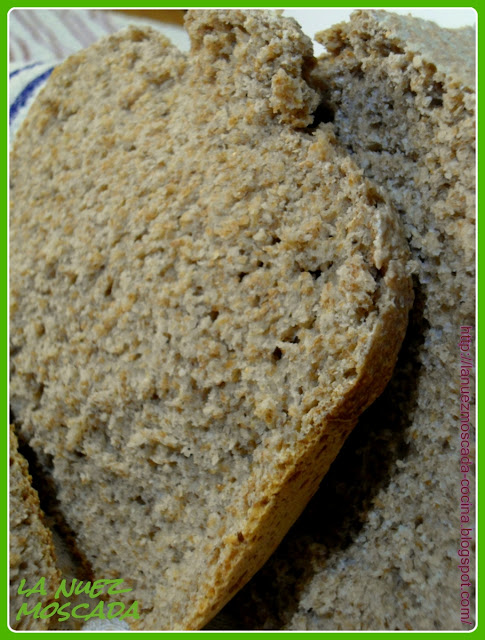 pane integrale con lievito madre liquido (nella macchina del pane) - pan integral con masa madre líquida (en panificadora)