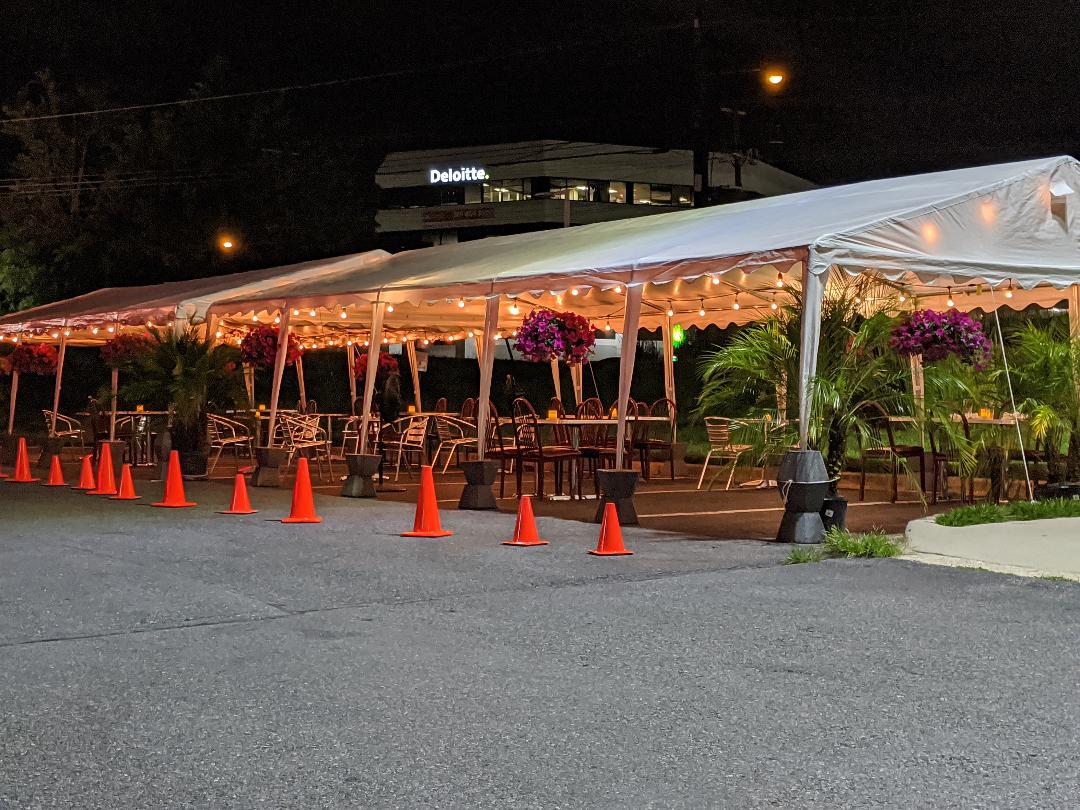 Rockville Nights Outdoor seating at Silver Diner in Rockville