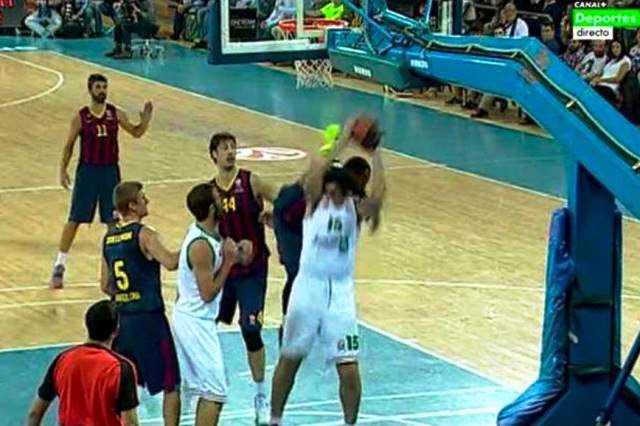 Το δολοφονικό χτύπημα του Τόμας στον Μπατίστα (ΦΩΤΟ)