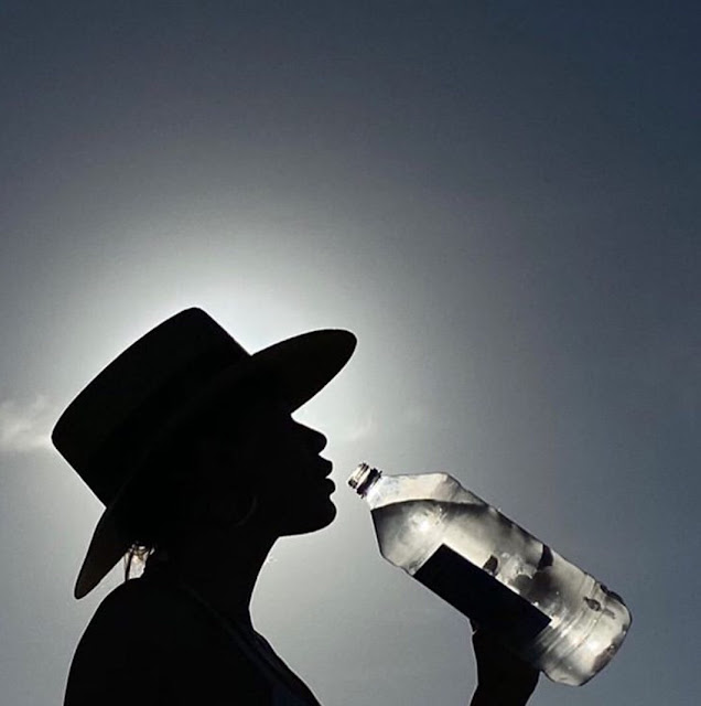beneficios de beber agua