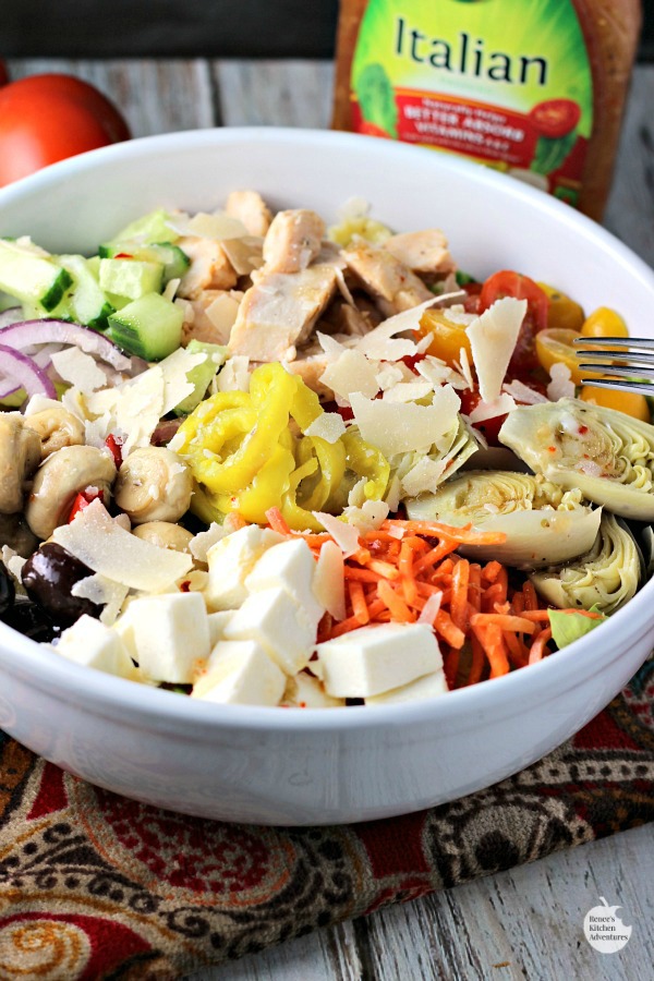 [ad] Italian Chicken Chopped Salad Bowls | by Renee's Kitchen Adventures - Quick and easy dinner solution recipe for a healthy meal with chicken, veggies and pasta #SimplySatisfyingSalads #EverydayEffortless