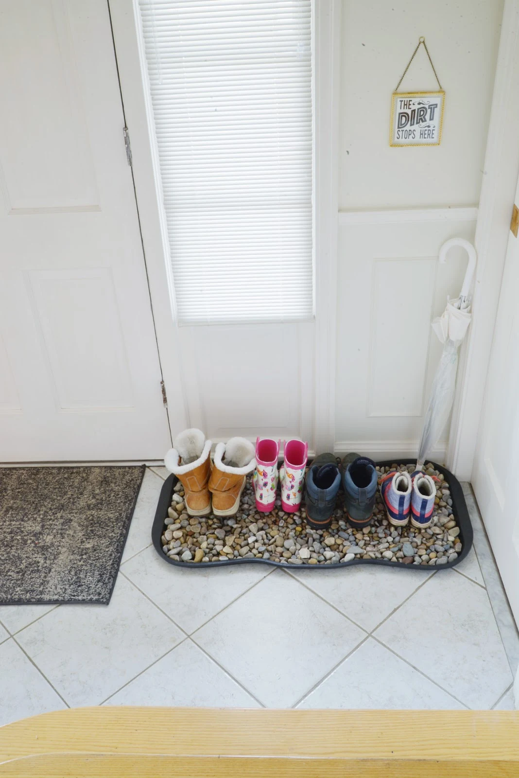 winter organization, pebble boot tray