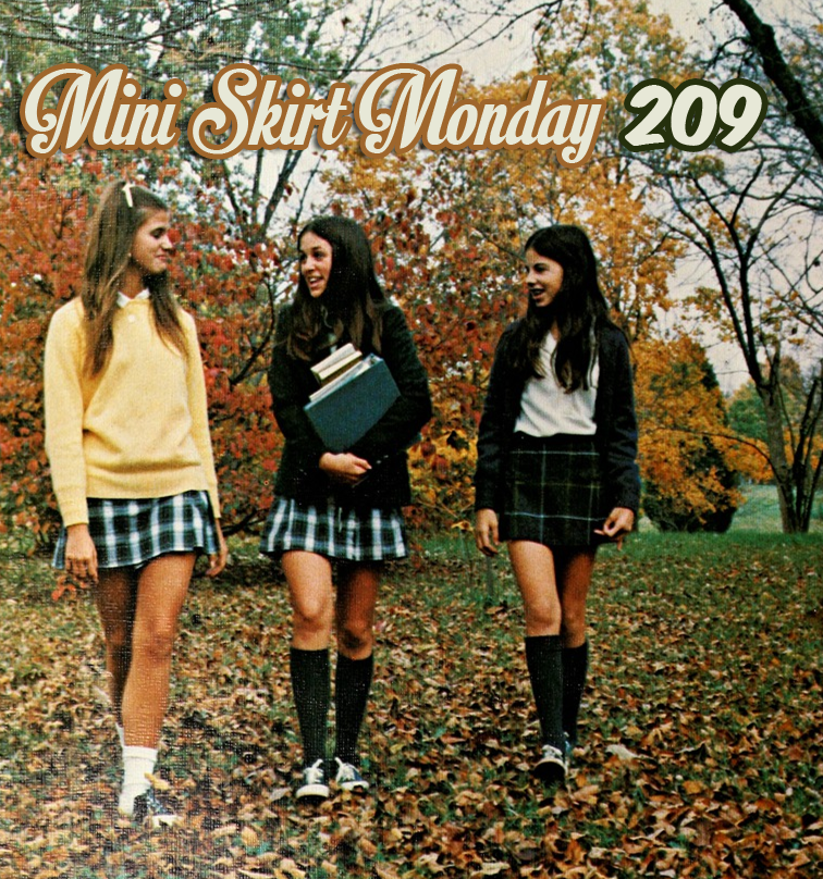 Retrospace Mini Skirt Monday 209 Minis X 3