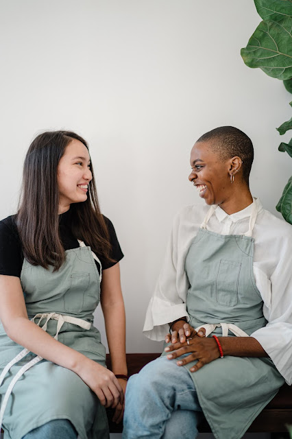 Two woman talking to each other with good sense of self-awareness.