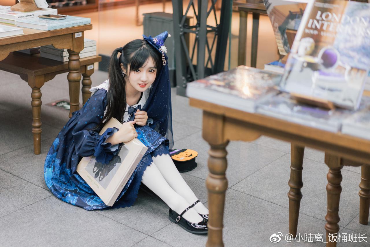 Chinese pretty girl - Cute witch girl