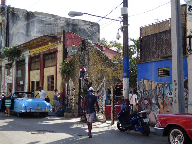 Visiting Callejon de Hamel, Havana