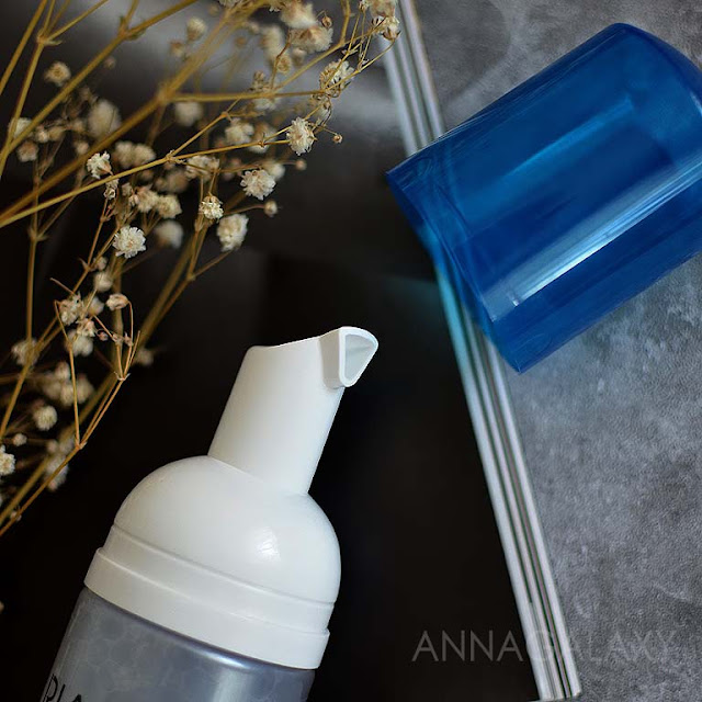 Очищающая пенка для снятия макияжа для нормальной и жирной кожи Uriage