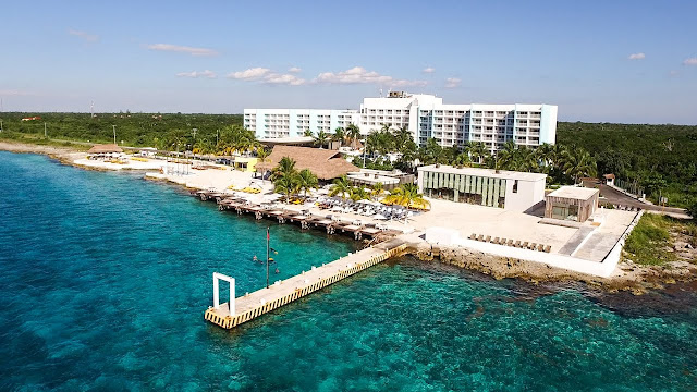 Fiesta Americana Cozumel is an all-inclusive hotel surrounded by flowering plants and the incredible tropical jungle. Its breathtaking private beach is the ideal place to relax, go diving, or snorkel. Every place in this hotel offers unlimited activities so your family vacation is as unique as your family.