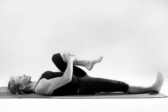 Muốn eo thon, dáng đẹp hãy thử ngay 4 động tác này trong Yoga Muốn eo thon, dáng đẹp hãy thử ngay 4 động tác này trong Yoga