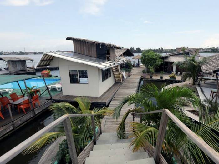 The floating island built from 700,000 plastic bottles