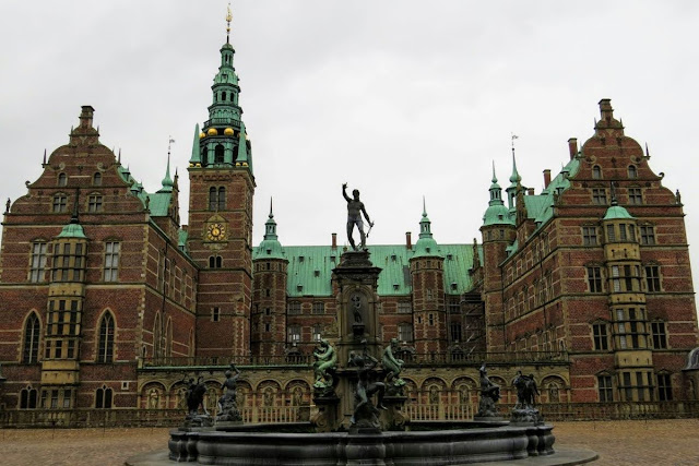 Copenhagen in Winter: Outside Frederiksborg Castle Copenhagen in Winter: Outside Frederiksborg Castle