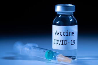 A mídia quer convencer o público que mortes após vacinas Covid são "casos raros"