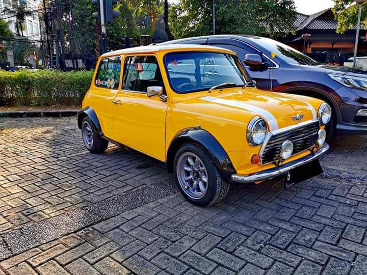 Dijual Morris Mini Cooper Kuning Bumblebee LAPAK MOBIL DAN MOTOR BEKAS