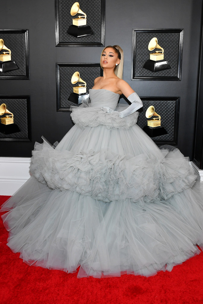Los vestidos de los Grammy 2020 Dos mujeres y un vestido