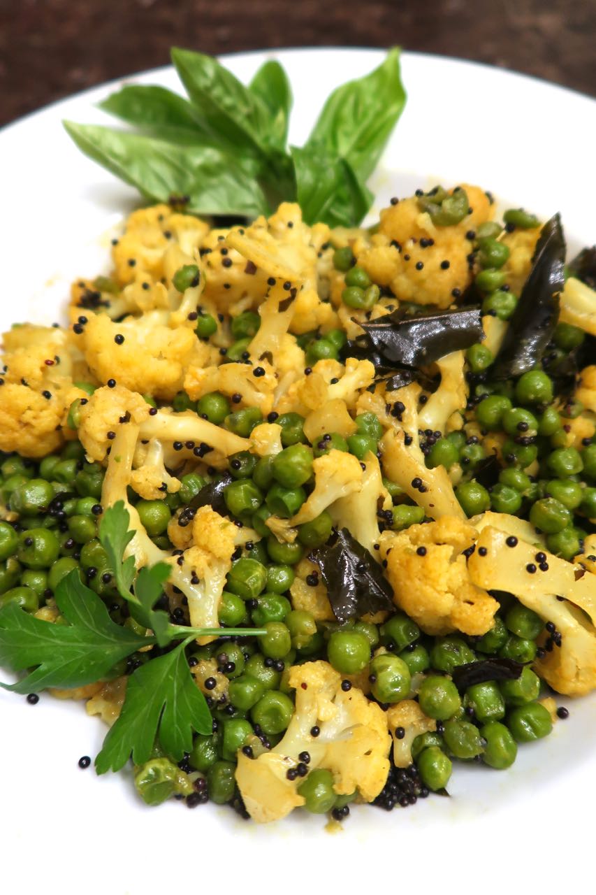 Scrumpdillyicious Gobi Matar Indian Cauliflower, Peas & Kari Leaves