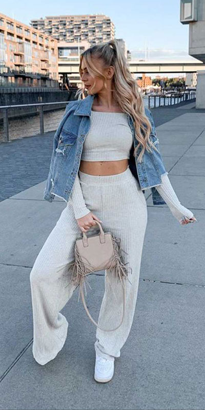 Perfect Instagram worthy outfits? See these 25 Breathtaking Fall Outfits for Going out. Women's Style + Date Outfits via higiggle.com | Jumpsuit | #falloutfits #dateoutfits #casualoutfits #jumpsuit