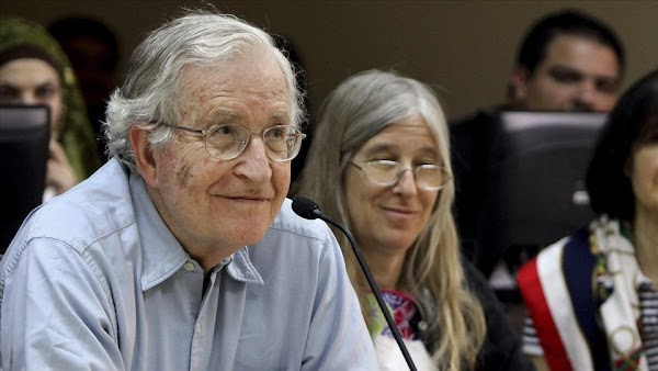 Noam Chomsky : Zizek, un charlatán integral. Noam Chomsky : Zizek, un charlatán integral.