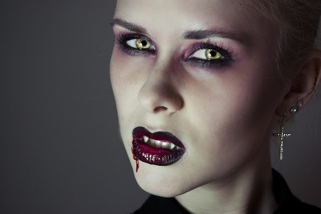 Beauty by Linde: HALLOWEEN SPECIAL - Seductive Vampire Makeup