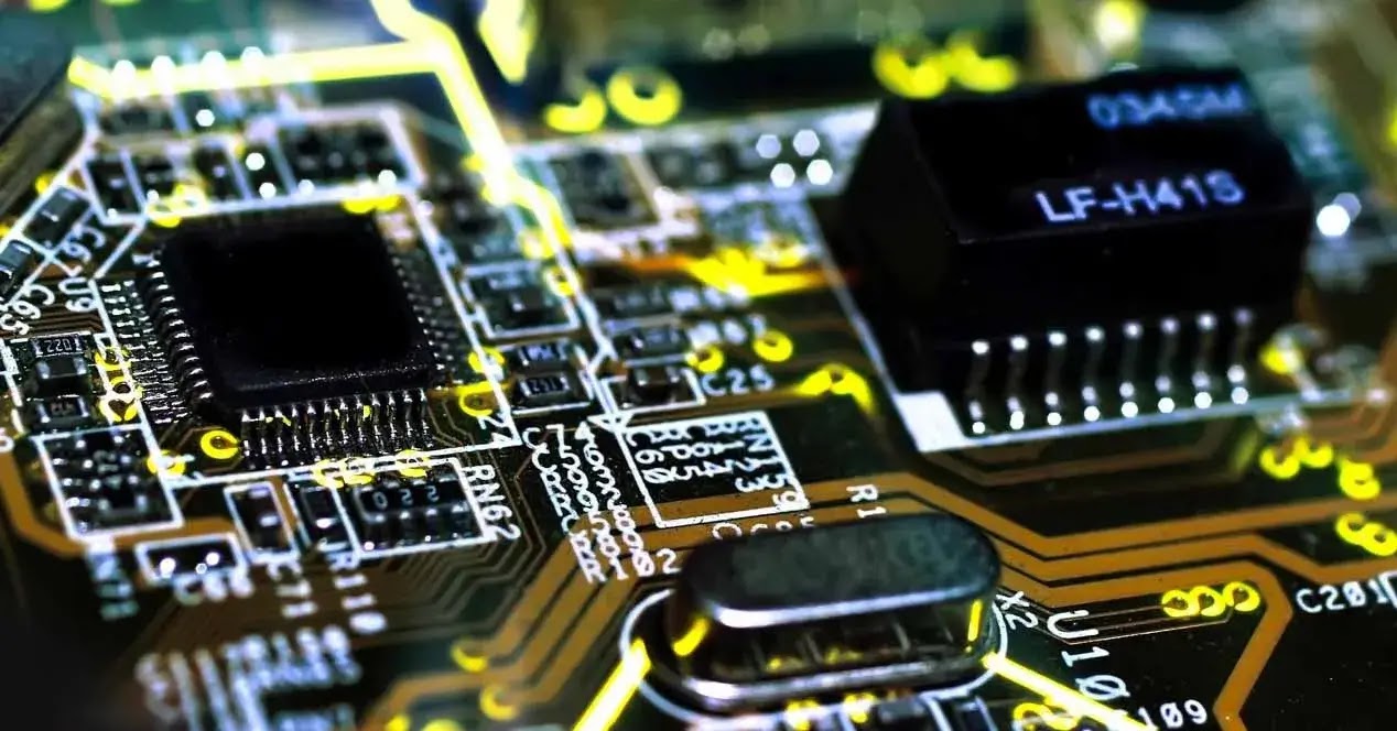 ¿Qué es hardware y cuáles son algunos ejemplos de él?