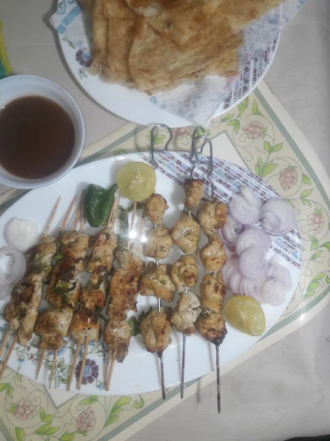 serve-chicken-boti-with-paratha-and-chutney