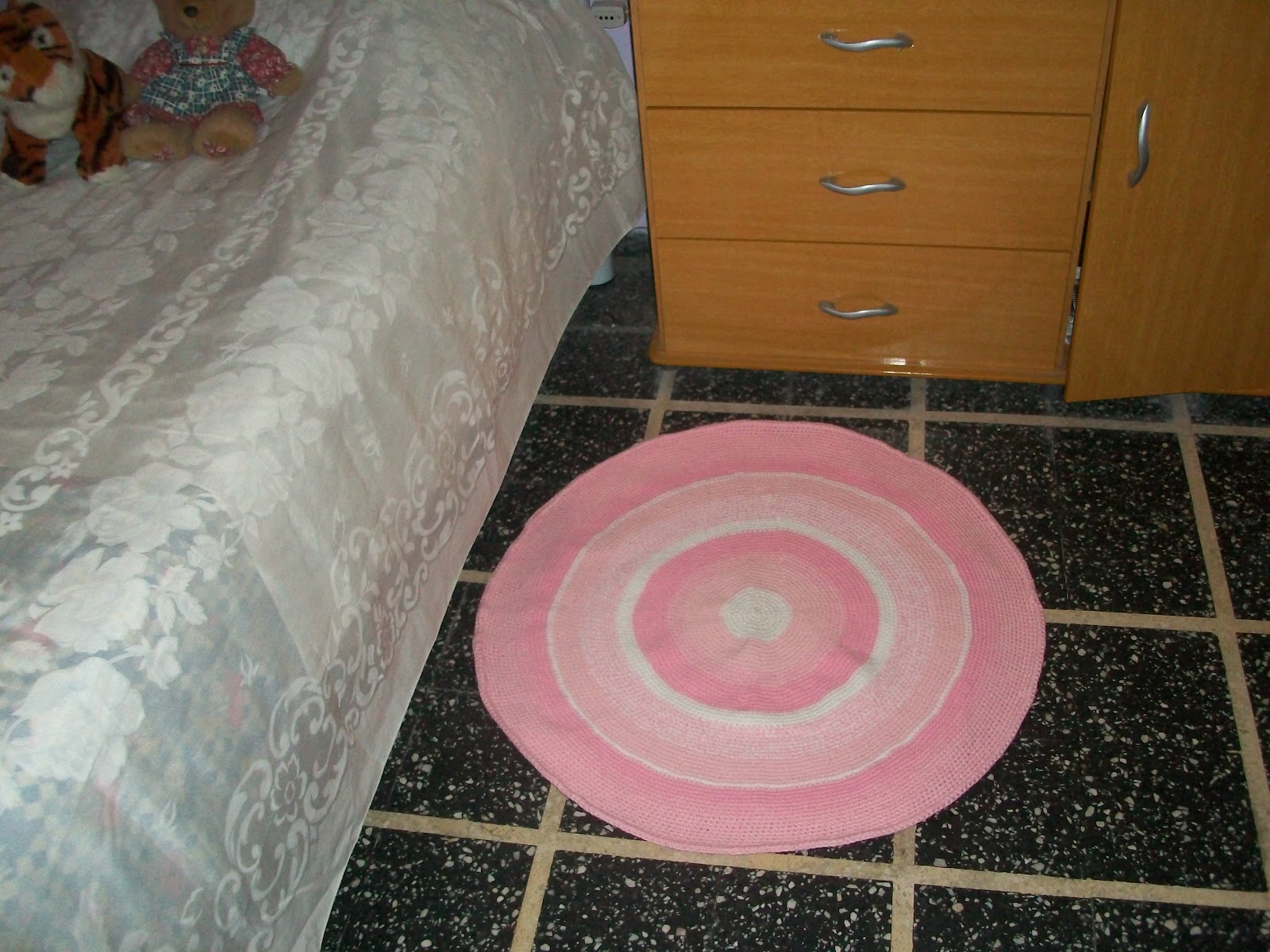 Amigos,agujas y mas...Celiabe Creaciones: Alfombras para dormitorio