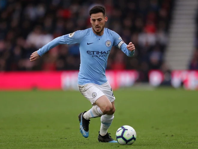 Man City dựng tượng David Silva Man City dựng tượng David Silva