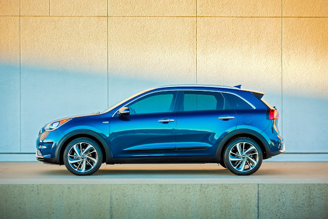 2017 Kia Niro Interior and Exterior