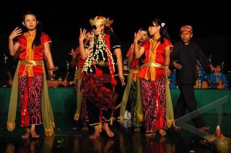 12 Very Popular Central Javanese Traditional Dances