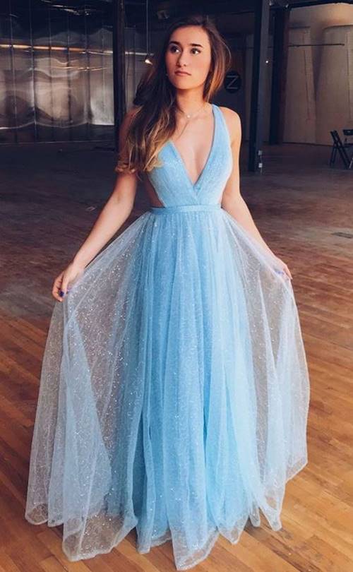 vestido longo azul serenity com brilho no tecido