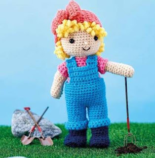 PATRON GRATIS MUÑECA JARDINERA AMIGURUMI 45266