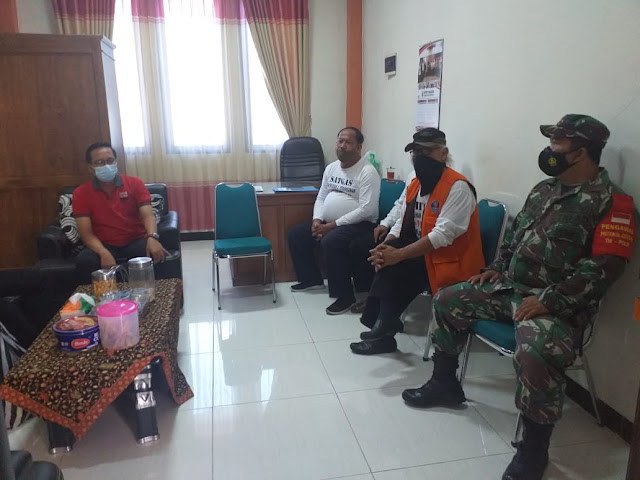 Mediasi Tiga Pilar Bersama Warga Kroyo Yang Akan Melaksanakan Hajatan Selama Pandemi Covid-19 Mediasi Tiga Pilar Bersama Warga Kroyo Yang Akan Melaksanakan Hajatan Selama Pandemi Covid-19