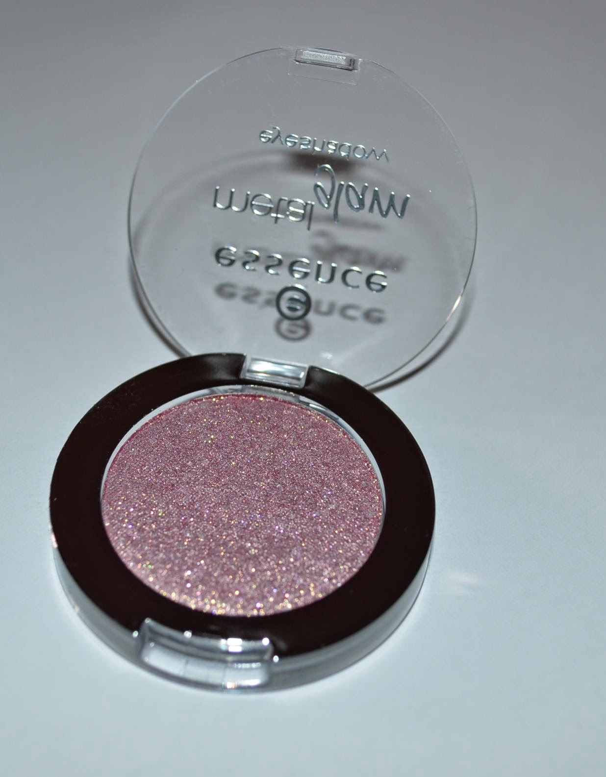 3sisters1passion essence metal glam eyeshadow "03 frosted apple"
