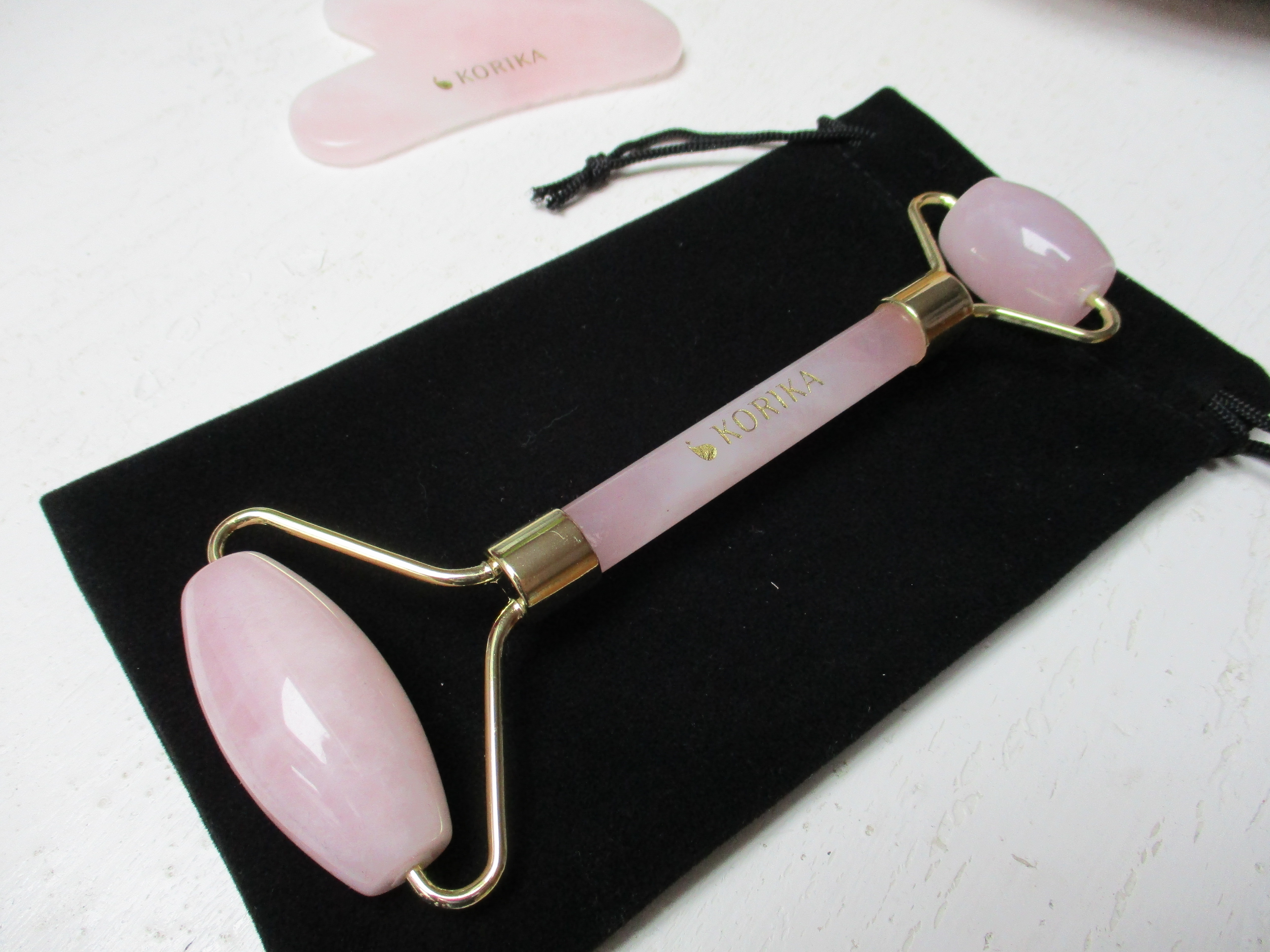 Spoznajte silu, akú má kameň gua sha a face roller Byť ženou je úžasné!