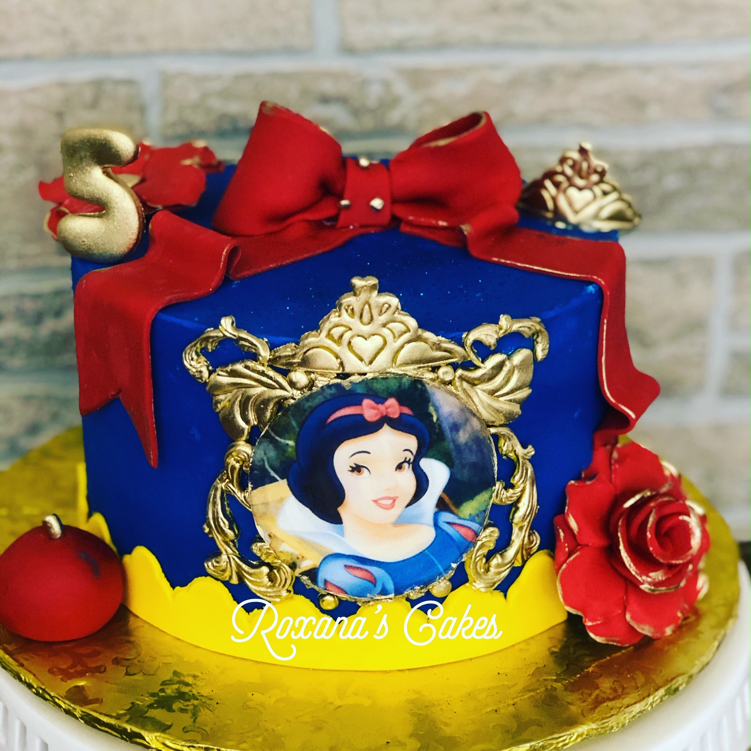 Baking with Roxana's Cakes Snow White Birthday Cake