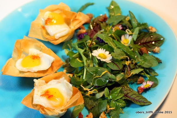 Vorspeise zum Ostermenü: Wachtelei im Knuspernest mit Wildkräutersalat