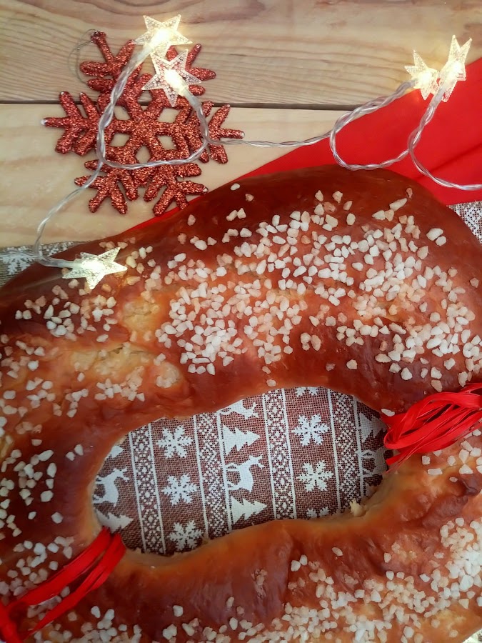 Roscón de Reyes con aceite de oliva virgen extra. Receta tradicional navideña. Masas, levados, agua de azahar, AOVE, hecho en casa, reyes magos, ilusión, receta sencilla. Desayuno, merienda, postre.