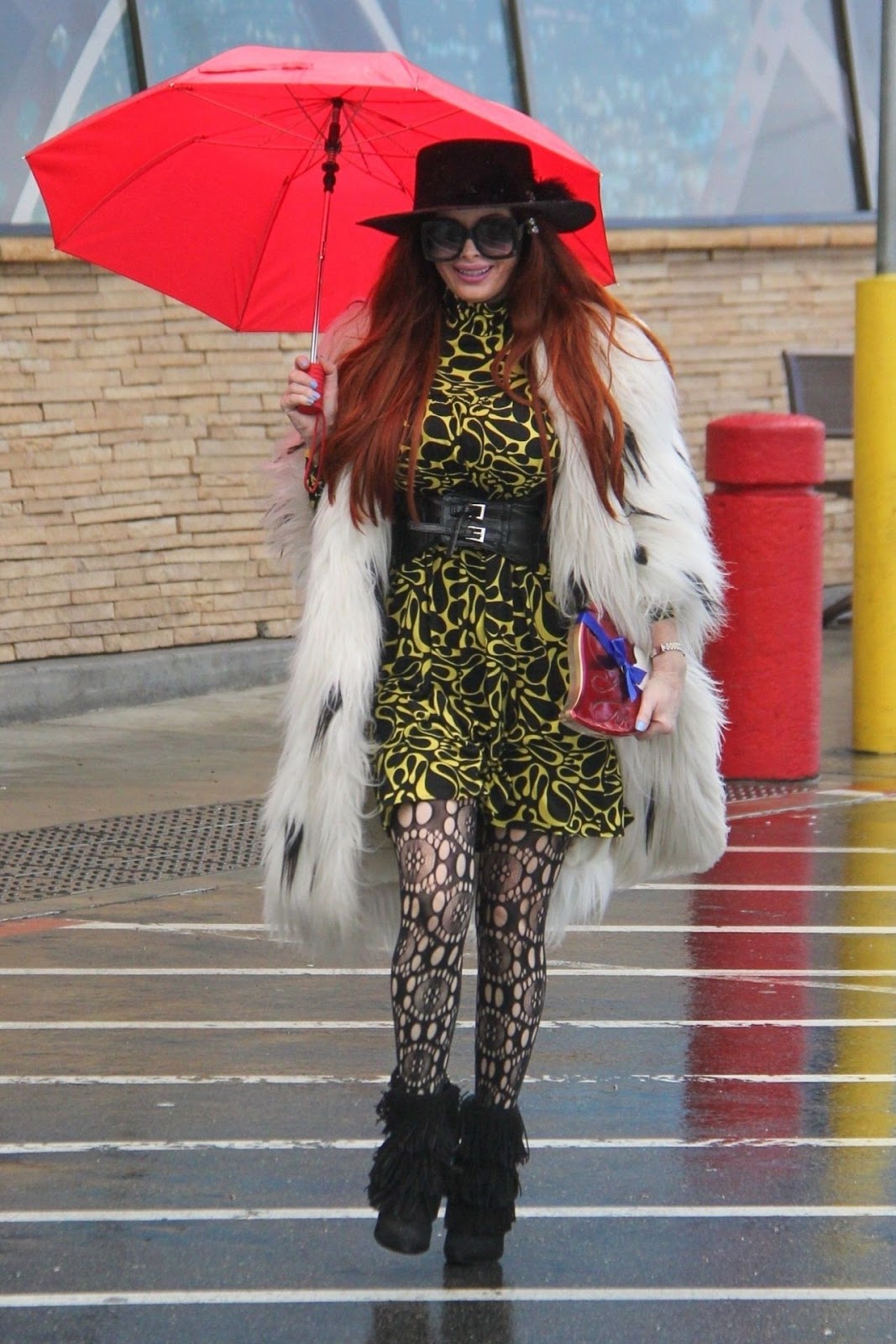 Phoebe Price Clicked While Shops for Valentine’s Day Gifts at Ralphs in LA