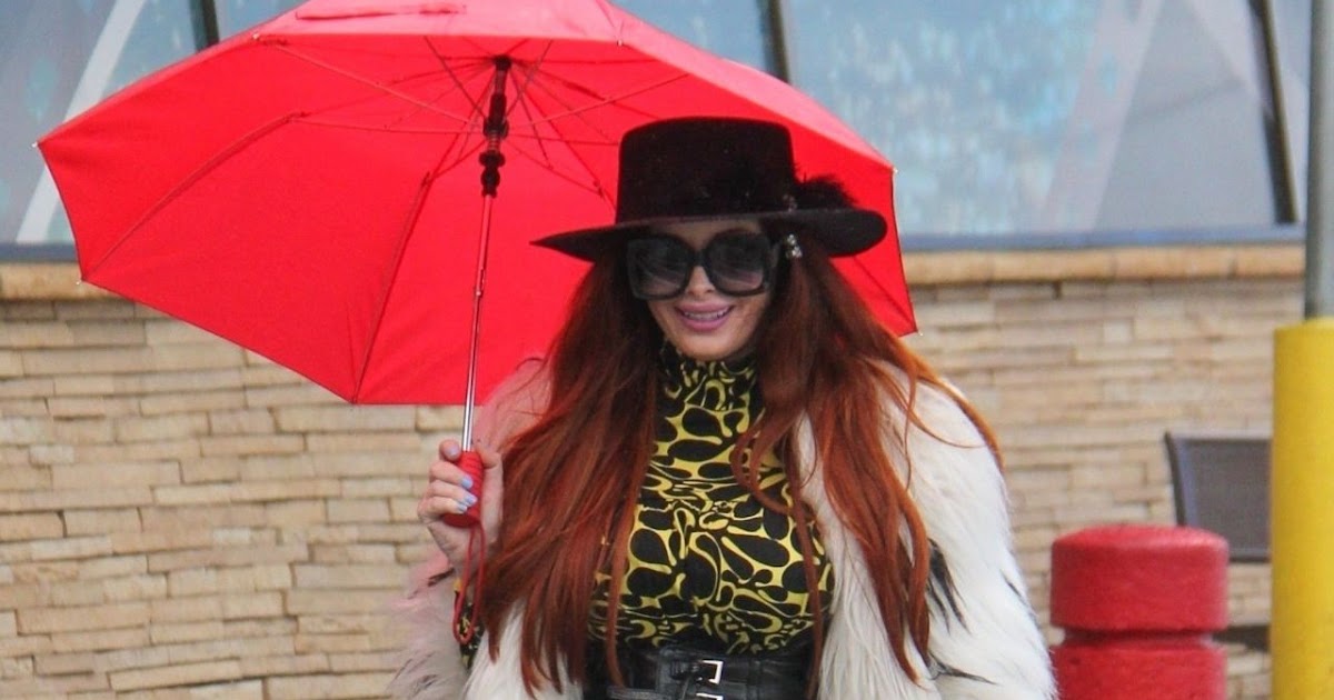 Phoebe Price Clicked While Shops for Valentine’s Day Gifts at Ralphs in LA