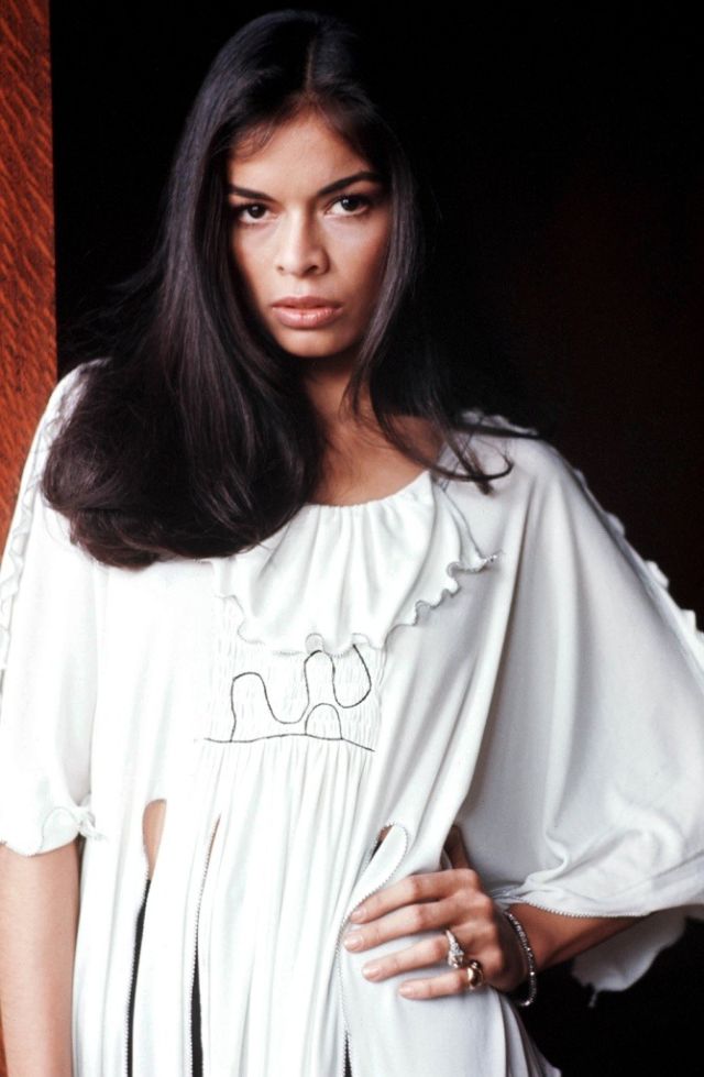 24 Photos Show Fashion Styles of Bianca Jagger in the 1970s