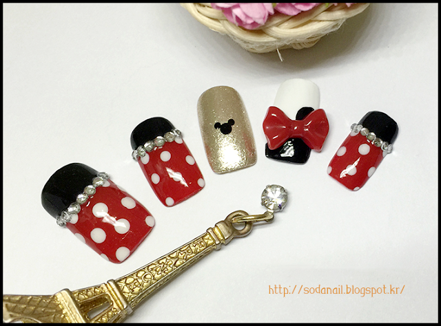 mini mouse nail art